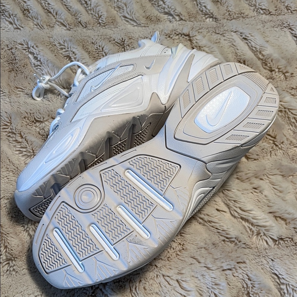 Nike Women's White Sneakers - Picture 5 of 7